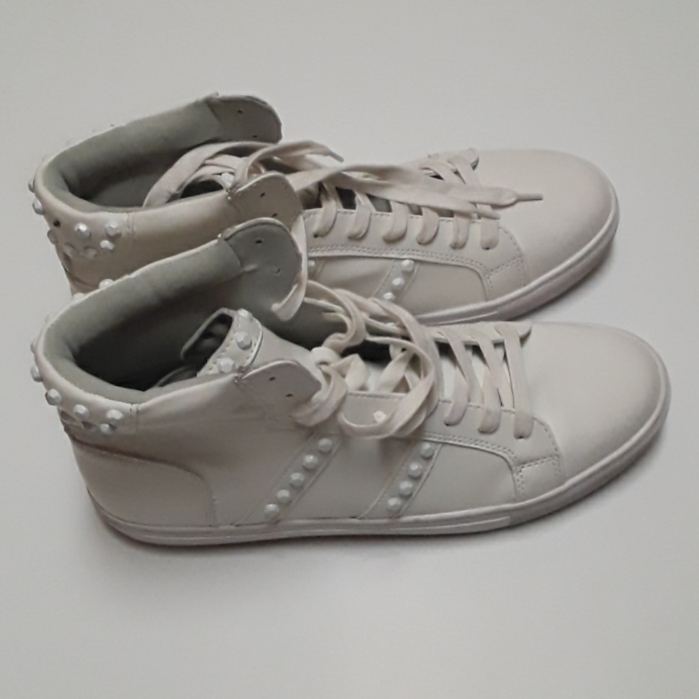 Steve Madden Studded High-Top Sneaker 🔥🔥🔥